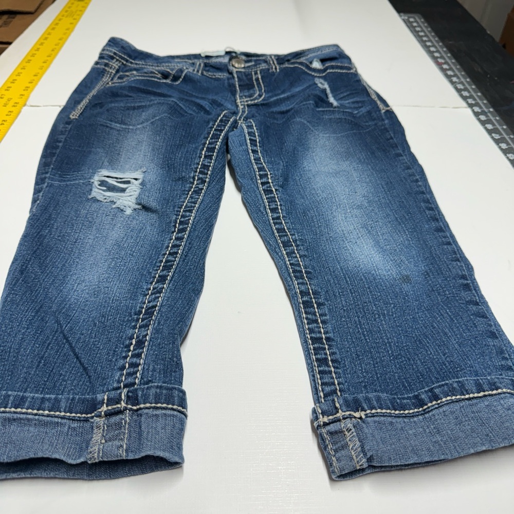 Women's No Boundaries Capri Jeans Size  9